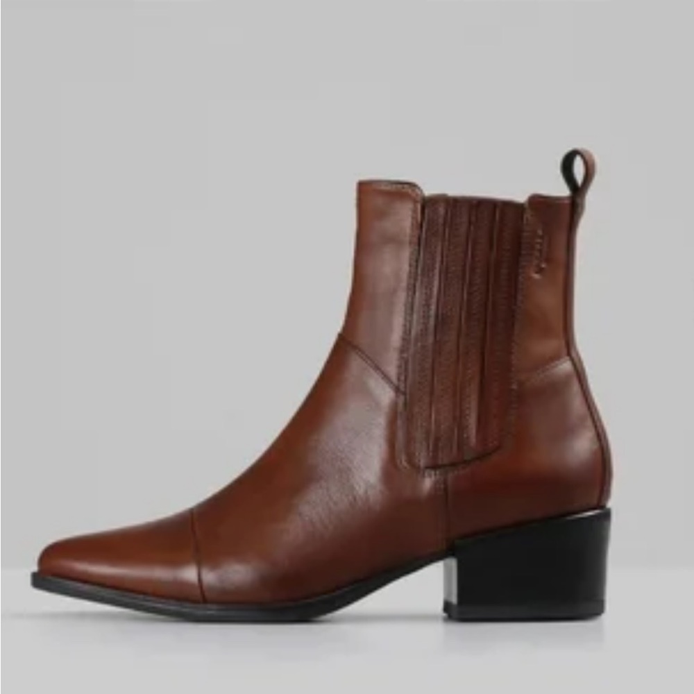 Vagabond Shoemakers Marja Chelsea Boots in Brandy Brown Leather size 8